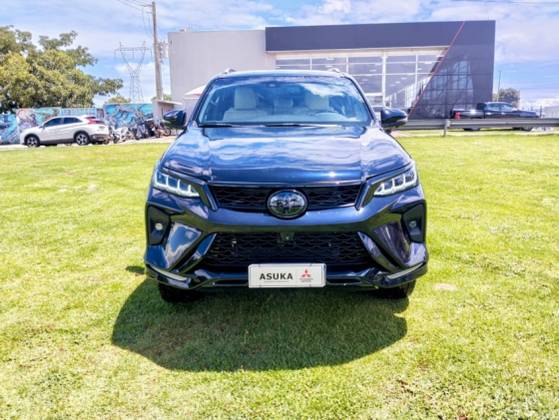 TOYOTA HILUX SW4 2.8 D-4D TURBO DIESEL DIAMOND 7L 4X4 AUTOMÁTICO